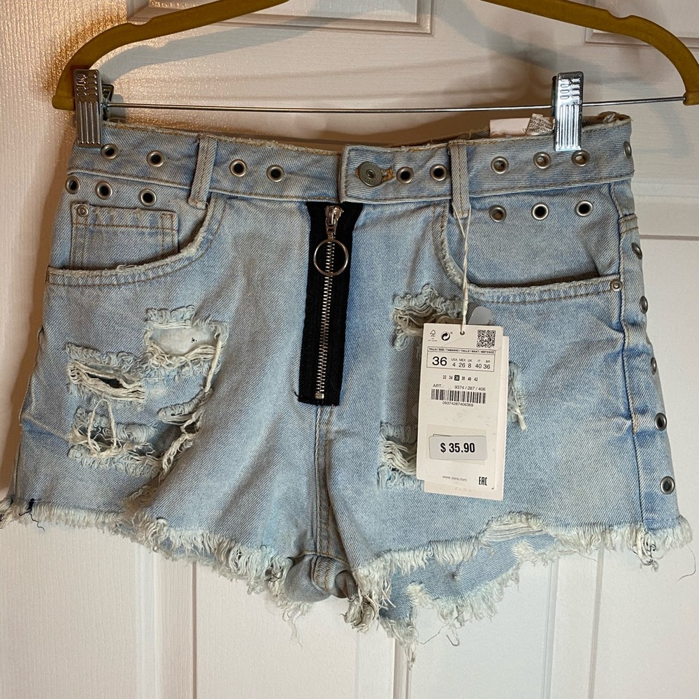 NEW Zara Distressed Denim Shorts with Grommets